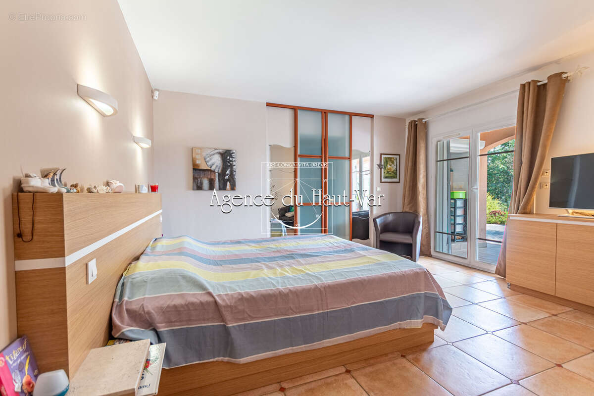 Villa 230m2 avec piscine, et jolie vue - photo 17