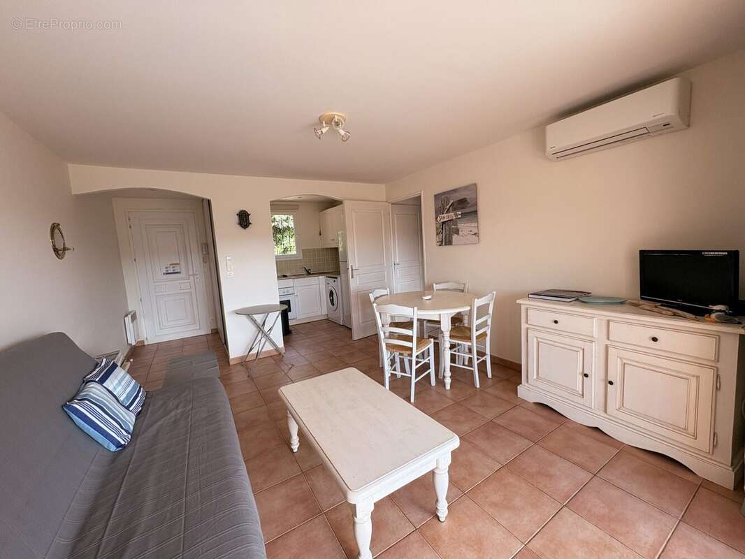 Appartement à ROQUEBRUNE-SUR-ARGENS