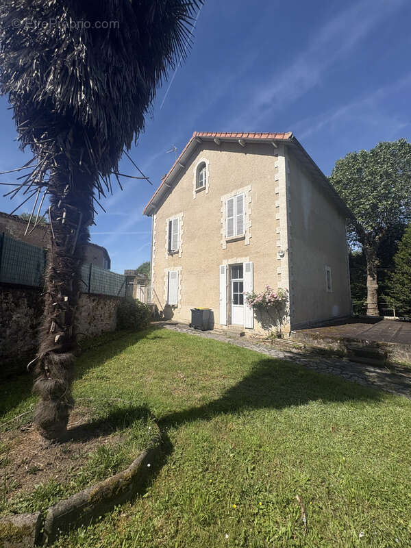 Maison à CONFOLENS