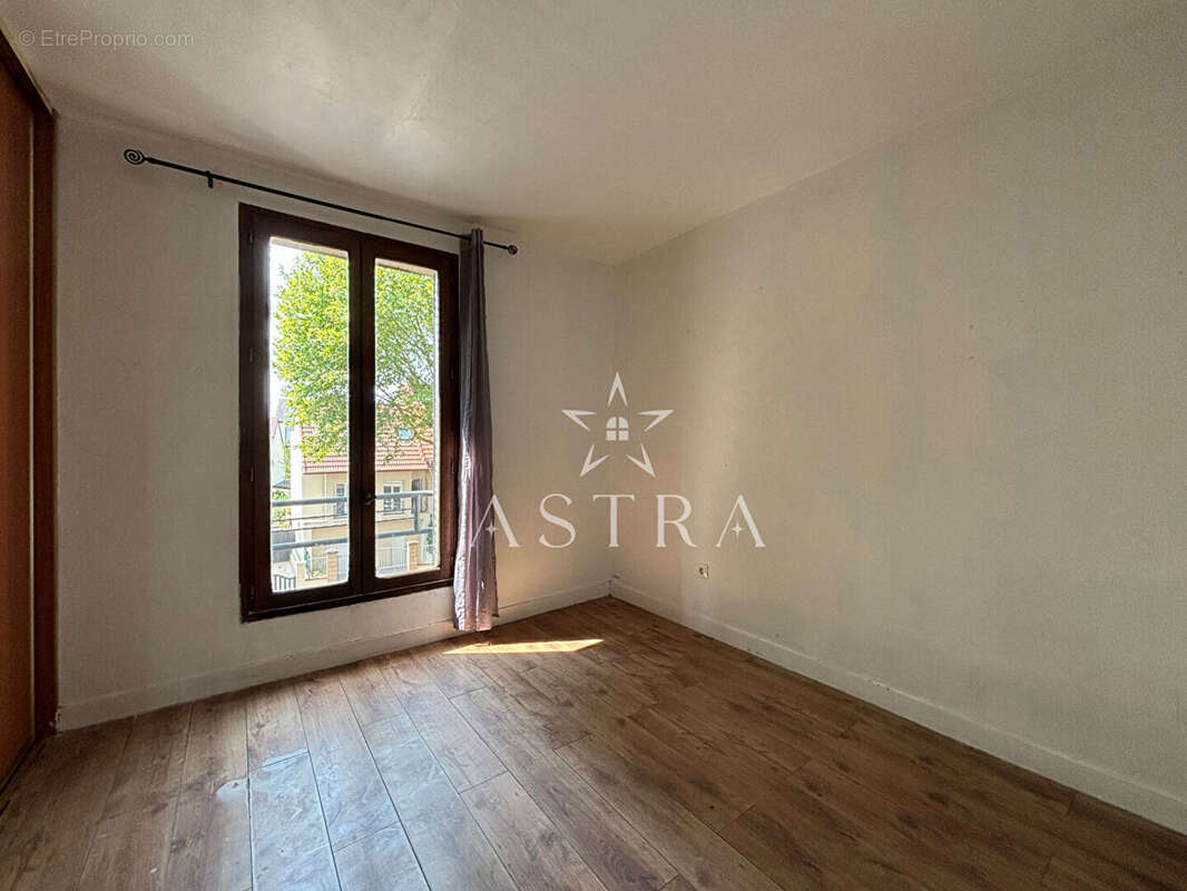 Maison 4 pièces - 83,78 m² - Travaux de rénovation à prévoir - photo 4