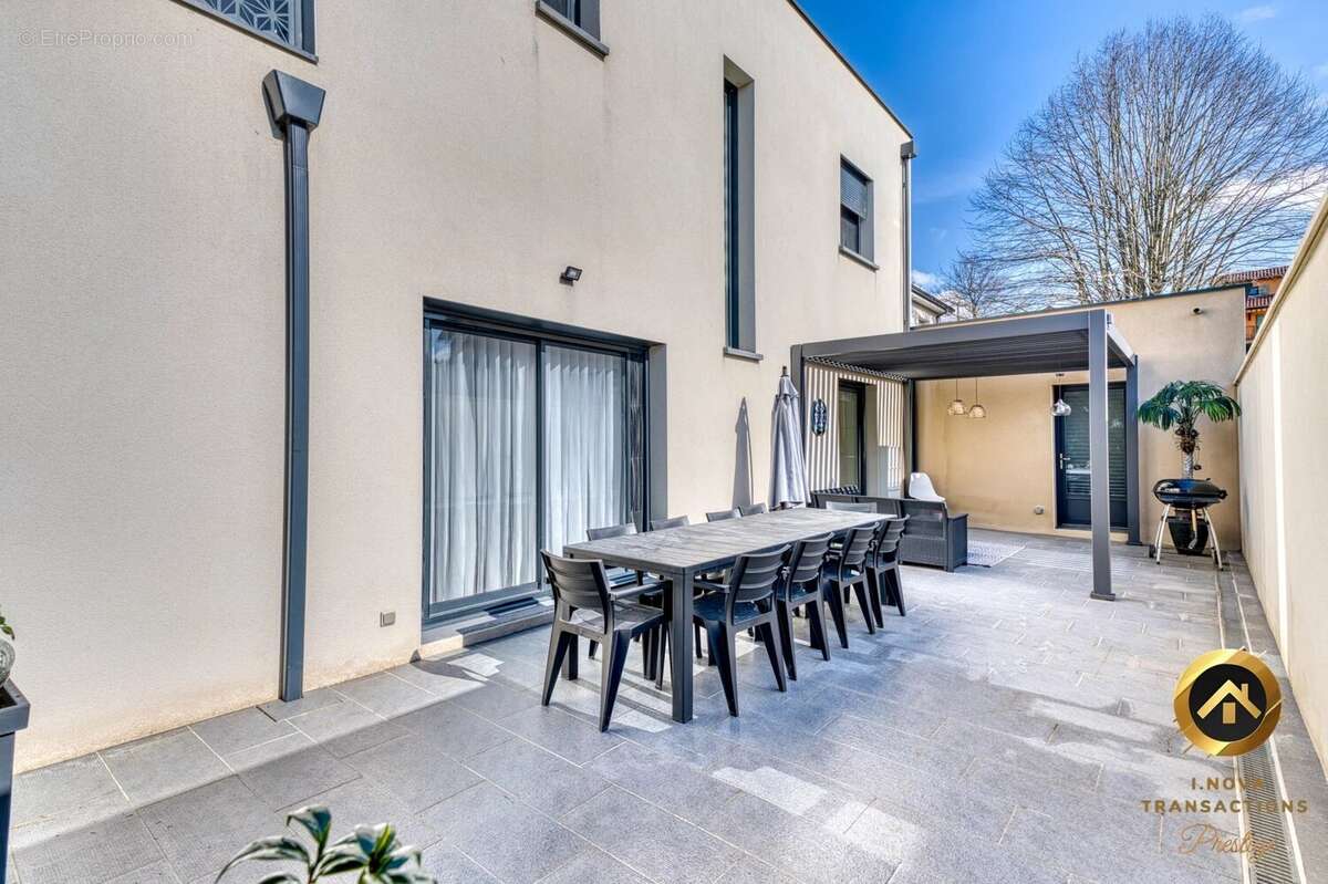 Maison à JASSANS-RIOTTIER