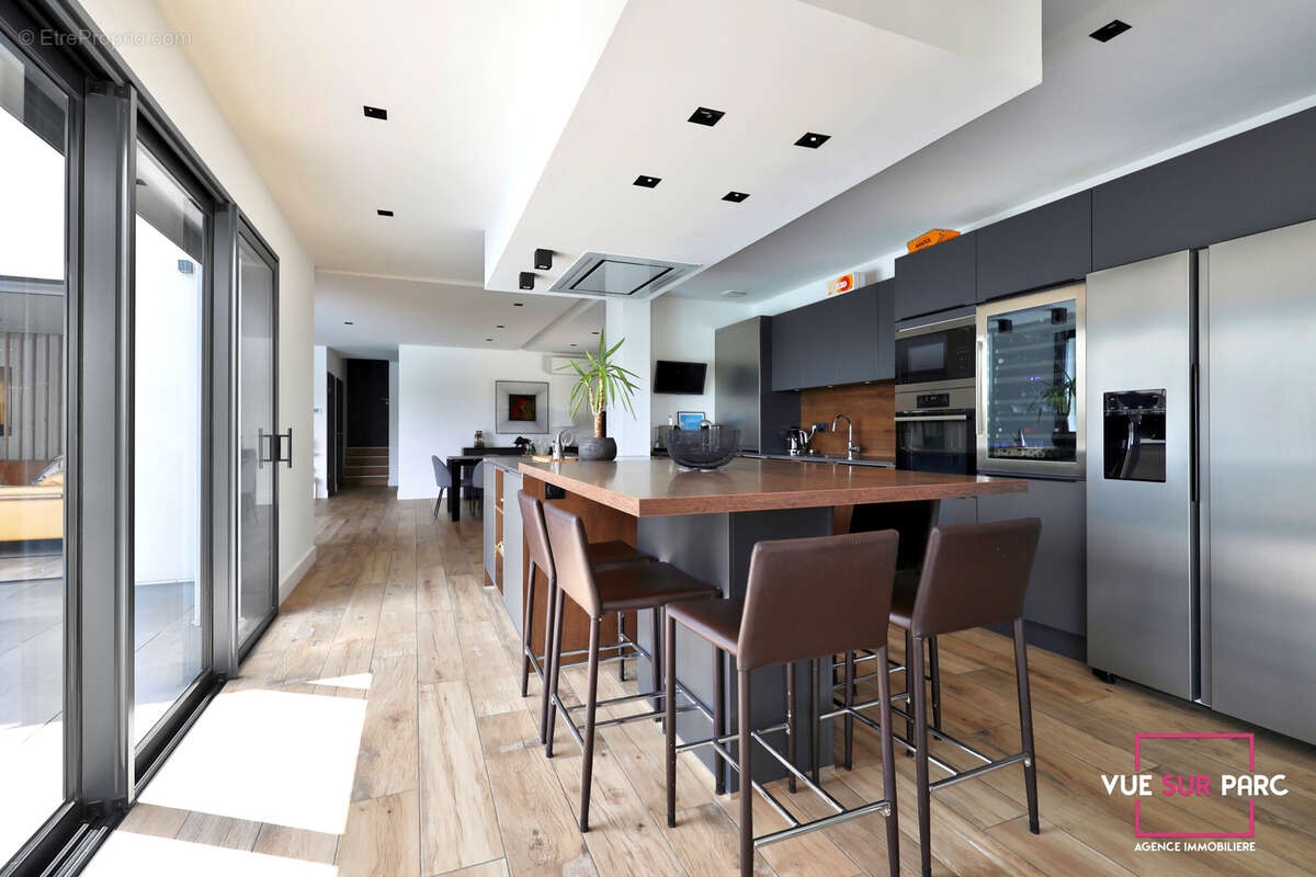 Maison à LA TOUR-DE-SALVAGNY