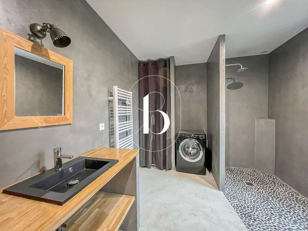 Appartement à BARJAC