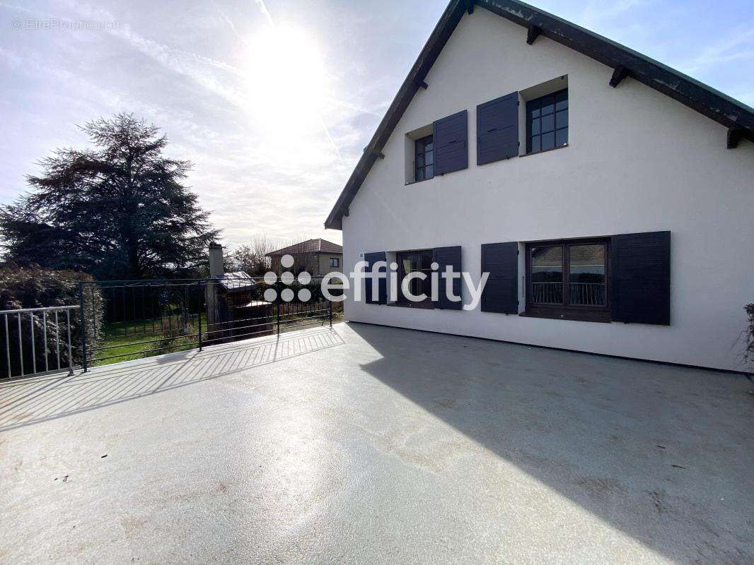 Maison à LA TOUR-DU-PIN