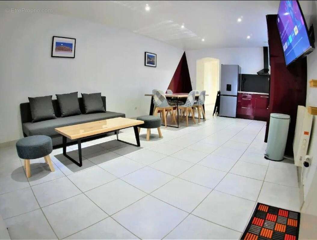 Photo 2 - Commerce à NIMES