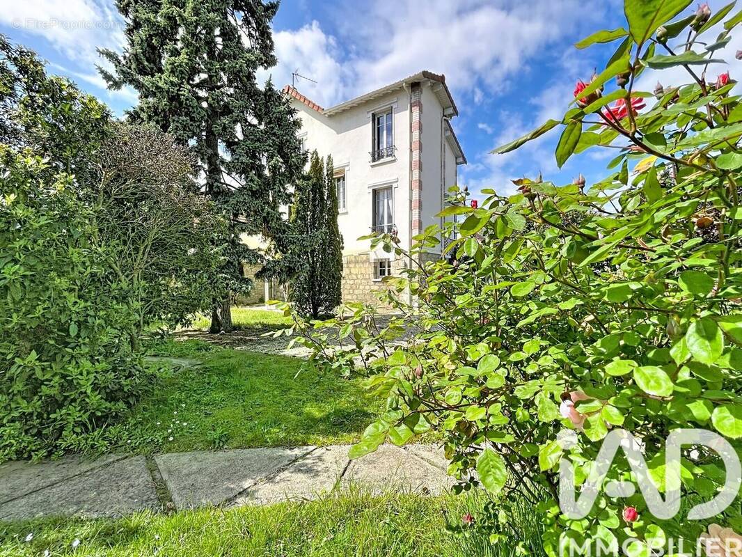 Photo 1 - Maison à SAINT-MAUR-DES-FOSSES