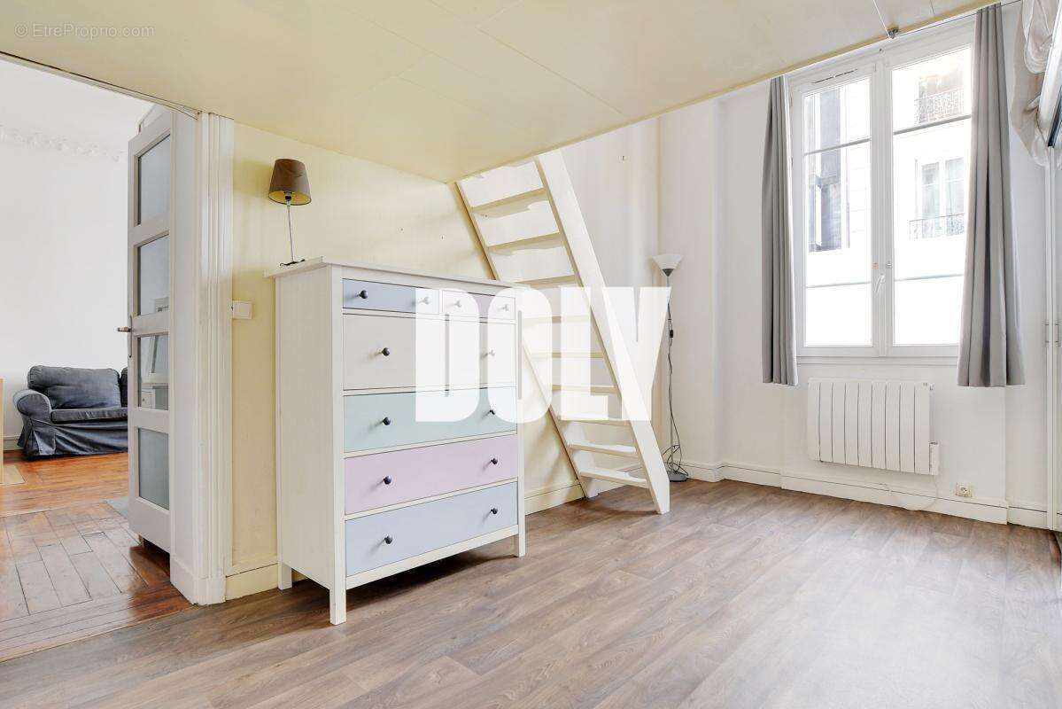 Appartement à PARIS-17E