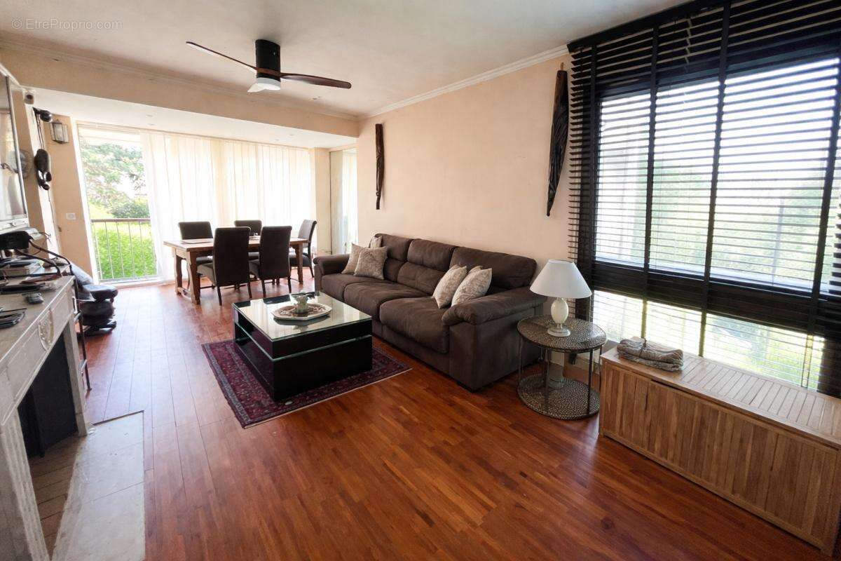 Appartement à FONTENAY-LE-FLEURY