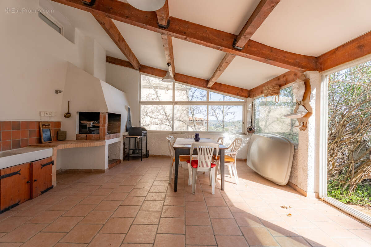 Maison à SIMIANE-COLLONGUE