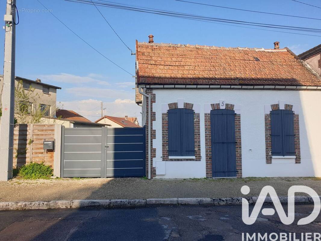 Photo 1 - Maison à ROMILLY-SUR-SEINE