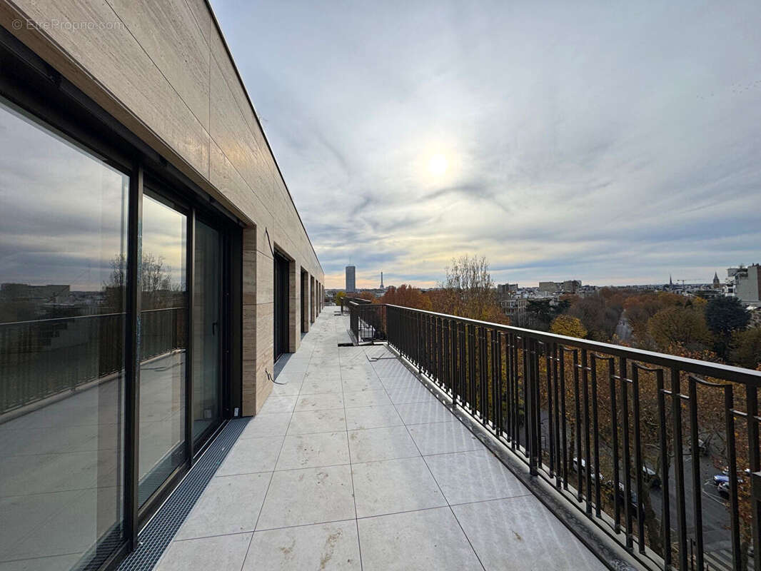 Appartement à NEUILLY-SUR-SEINE