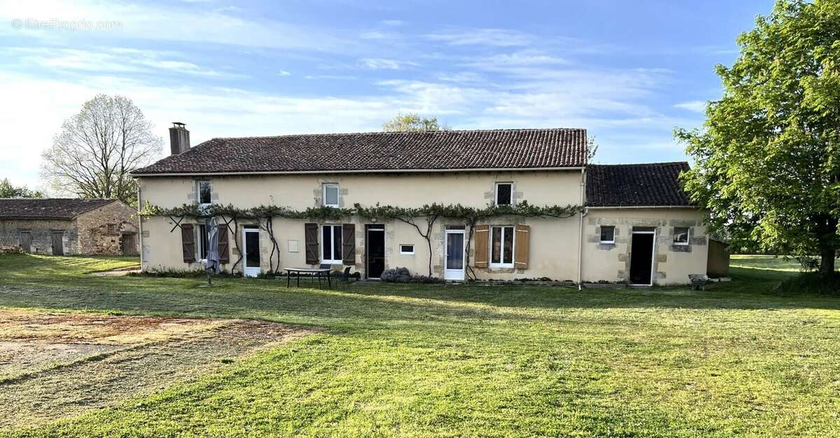 Maison à VOUILLE