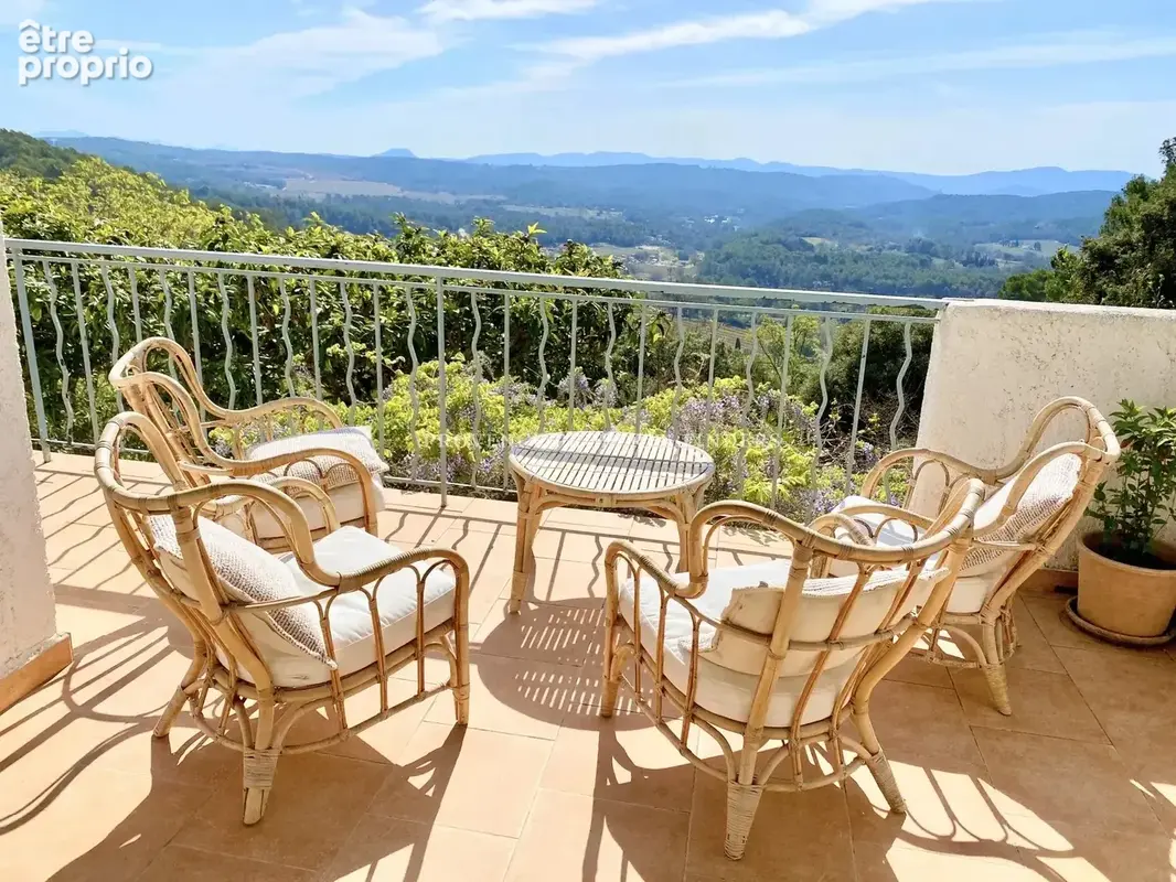 LORGUES – Un véritable havre de paix avec vue panoramique et piscine. - photo 13