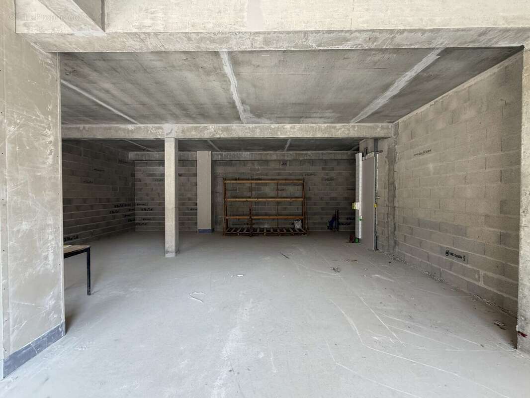 Commerce 210 m² à Leognan  - photo 3