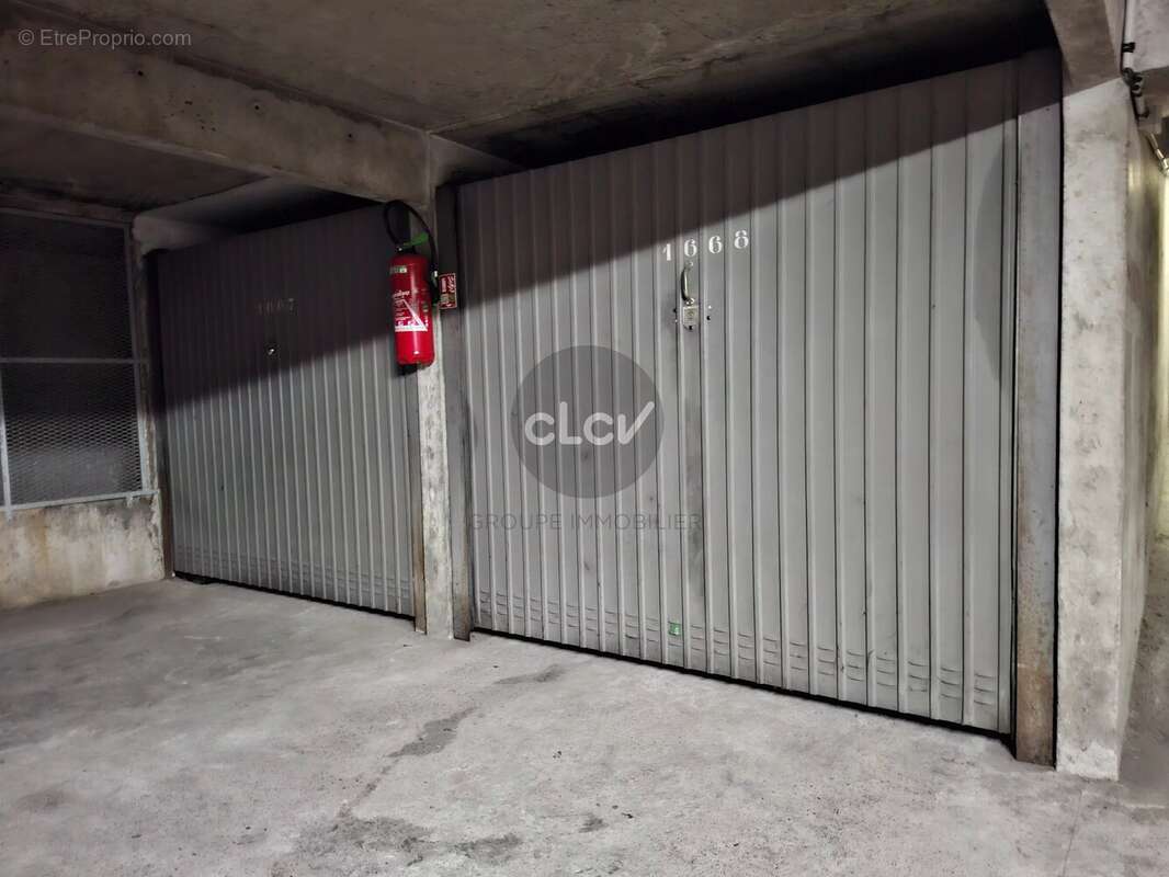Parking à LYON-9E