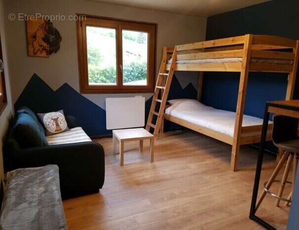 Maison à LA RIVIERE-ENVERSE