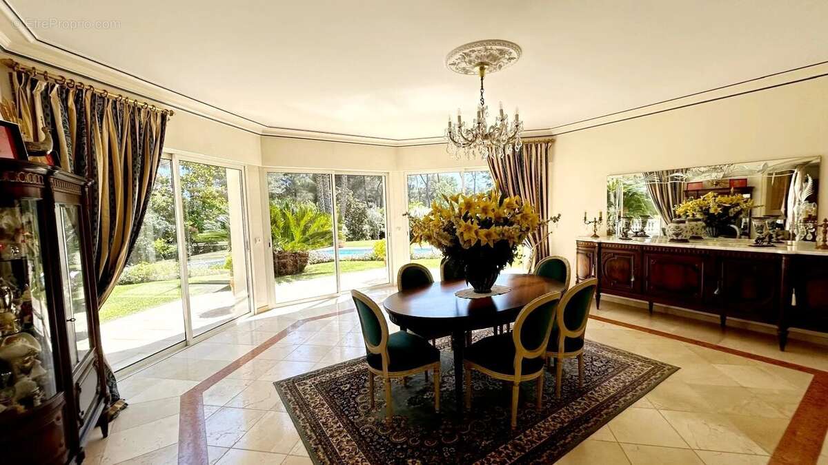 Maison à MOUGINS