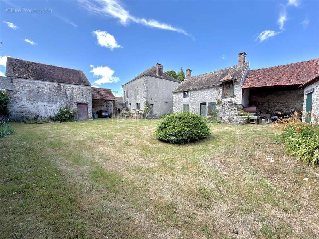 Maison à VAYRES-SUR-ESSONNE