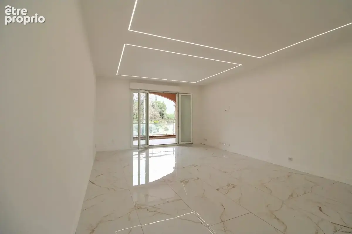 Carros les plans - Superbe duplex entièrement rénové avec terrasse et parking - photo 2