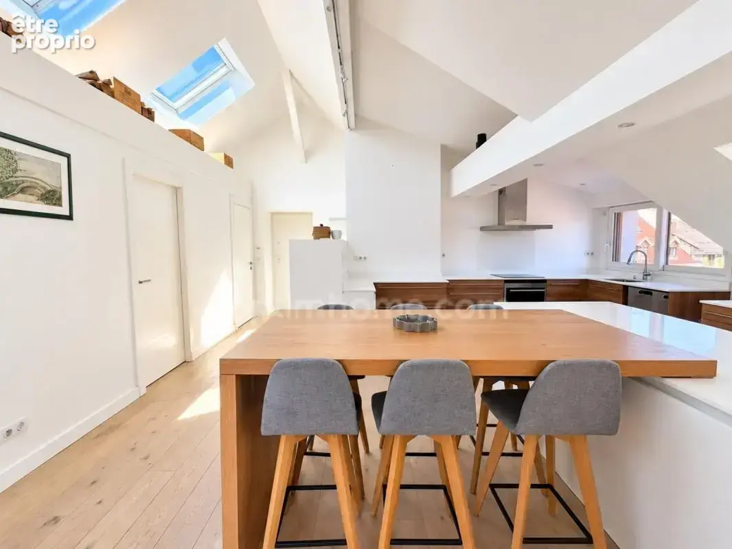 Annecy centre – appartement d’exception avec vue sur les toits et les montagnes - photo 11