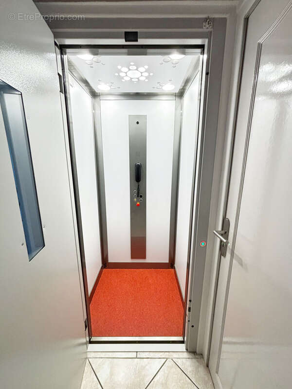 Maison à SAINT-BONNET-DE-MURE