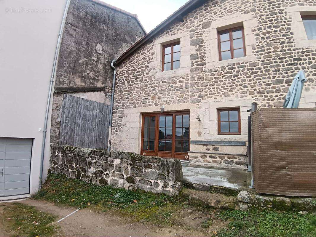 Maison à SAINT-JUST-SAINT-RAMBERT