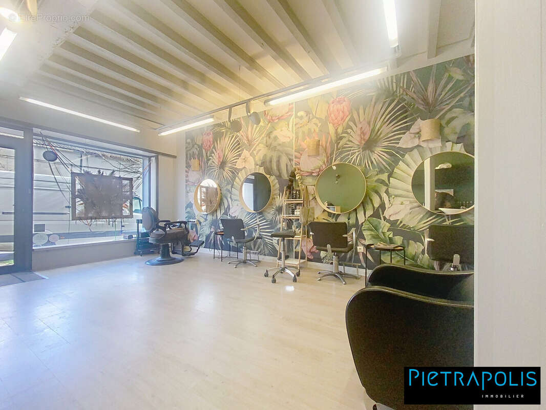 100 m² à Saint-Georges-De-Reneins  - photo 4