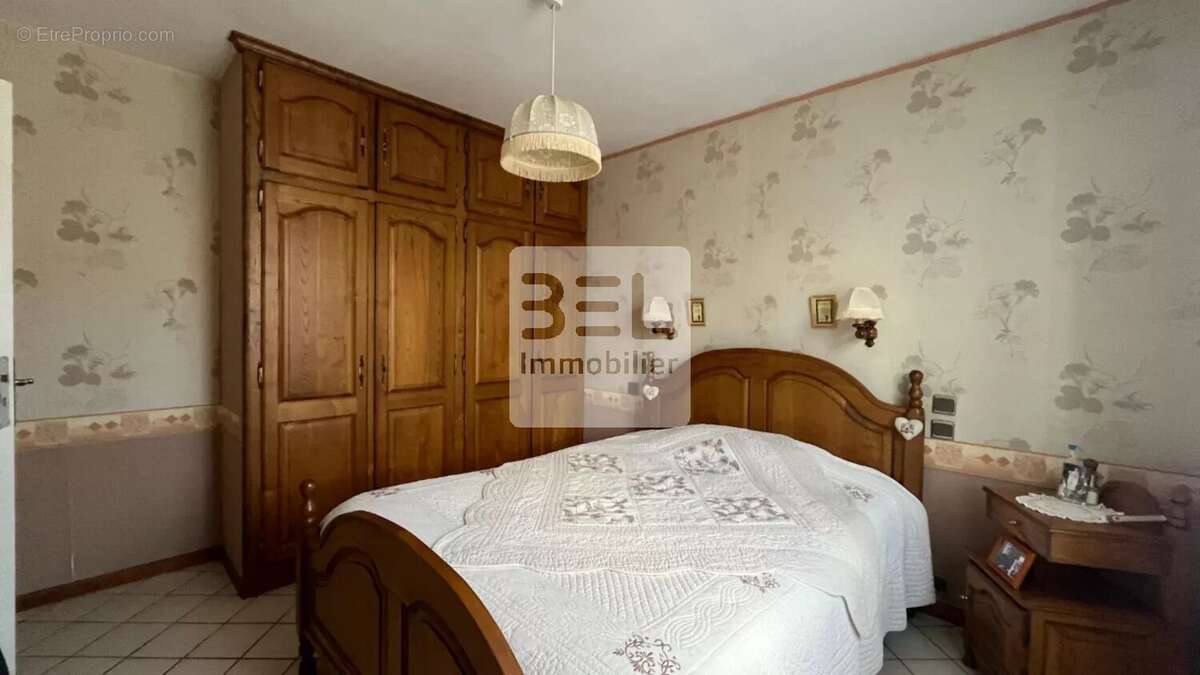 Maison à LAUDUN-L'ARDOISE