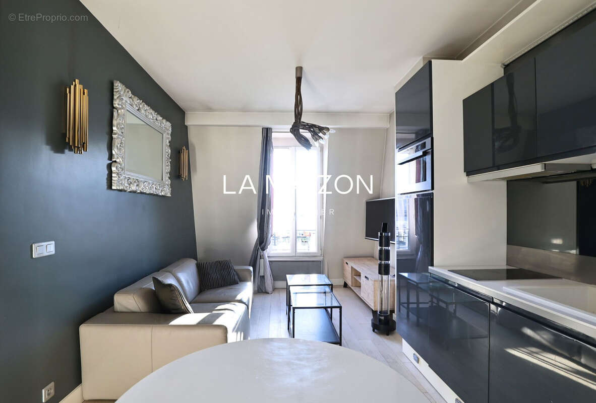 Appartement à PARIS-8E
