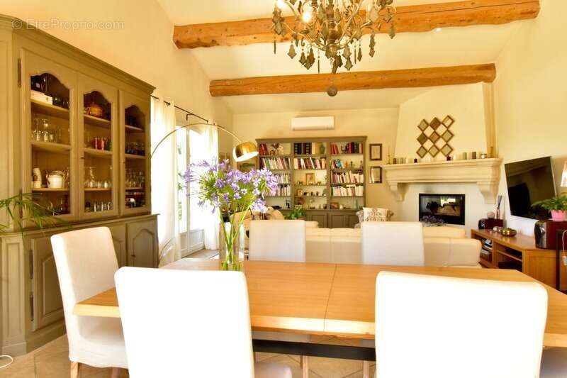 Maison à FONTVIEILLE