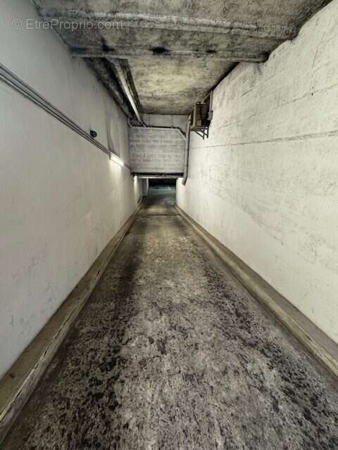 Parking à PARIS-10E