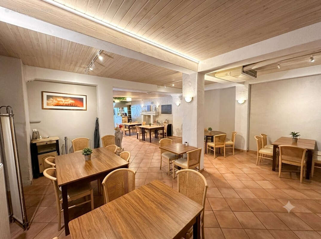 Commerce 250 m² à Vidauban  - photo 4
