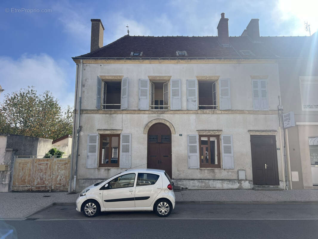 Maison à GENELARD