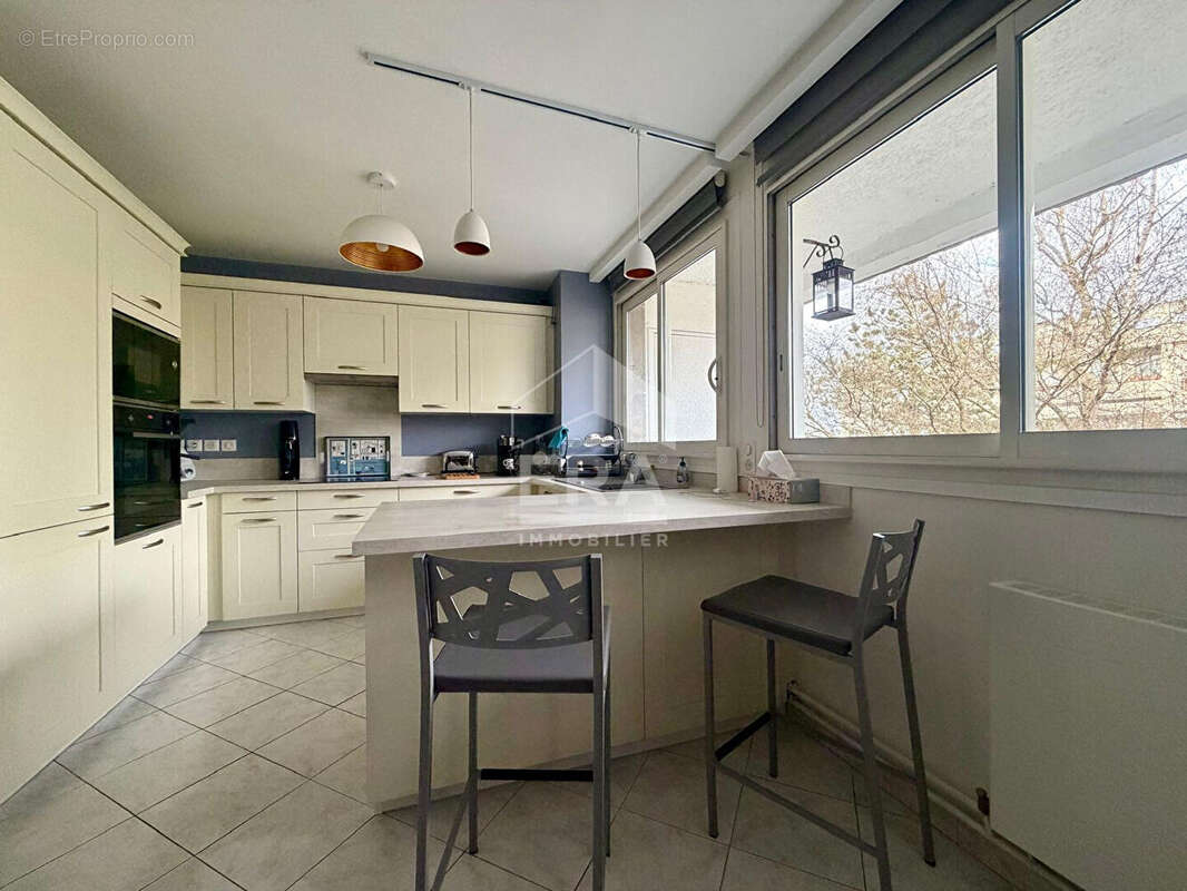 Appartement à COMBS-LA-VILLE