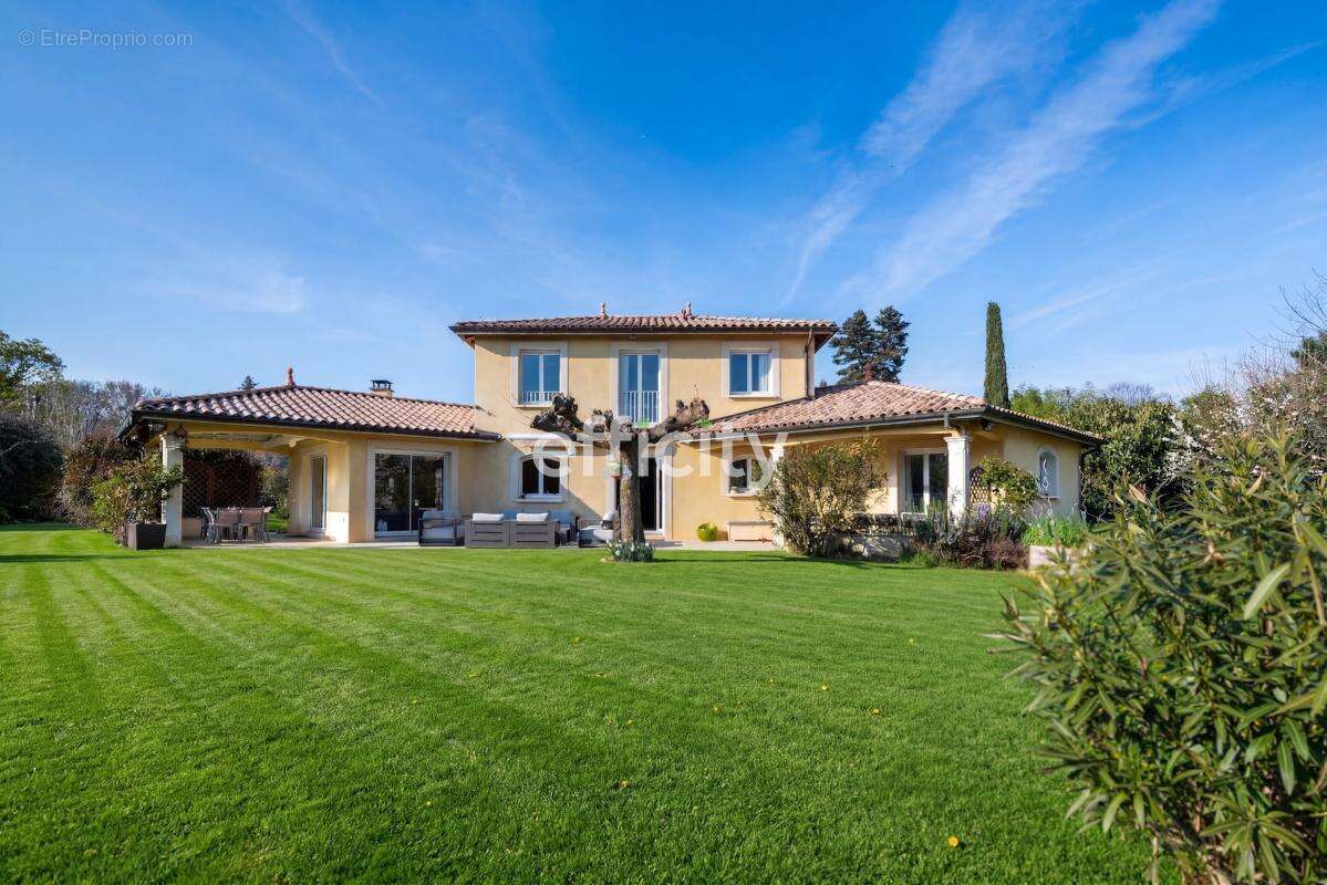 Maison à SAINT-CYR-AU-MONT-D'OR