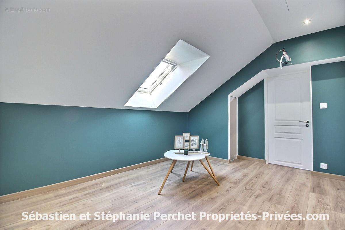 longère de charme en cours de rénovation -157 m² - 6 chambres -Terrain de 1 388 m² - Grand garage de 60 m² - Environnement calme - photo 8