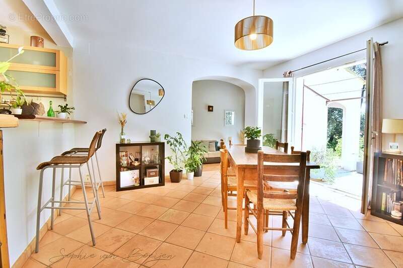 Maison à vendre 7 pièces SAINT MARC JAUMEGARDE (13), de 140 m² sur plus de 1 400 m², 4 chambres, au calme - photo 10