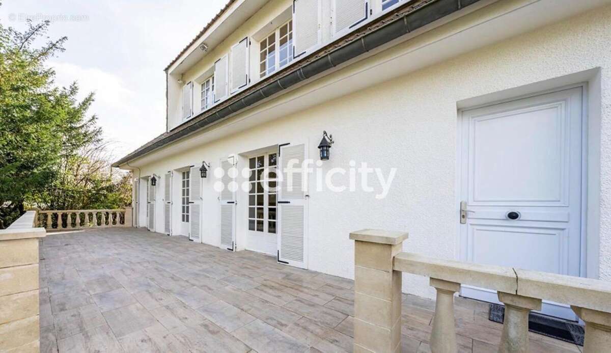 Maison à SAINTRY-SUR-SEINE