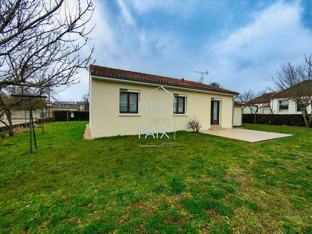 Maison à LENCLOITRE