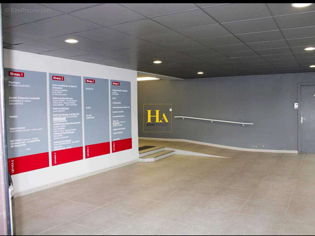 Commerce à VALBONNE