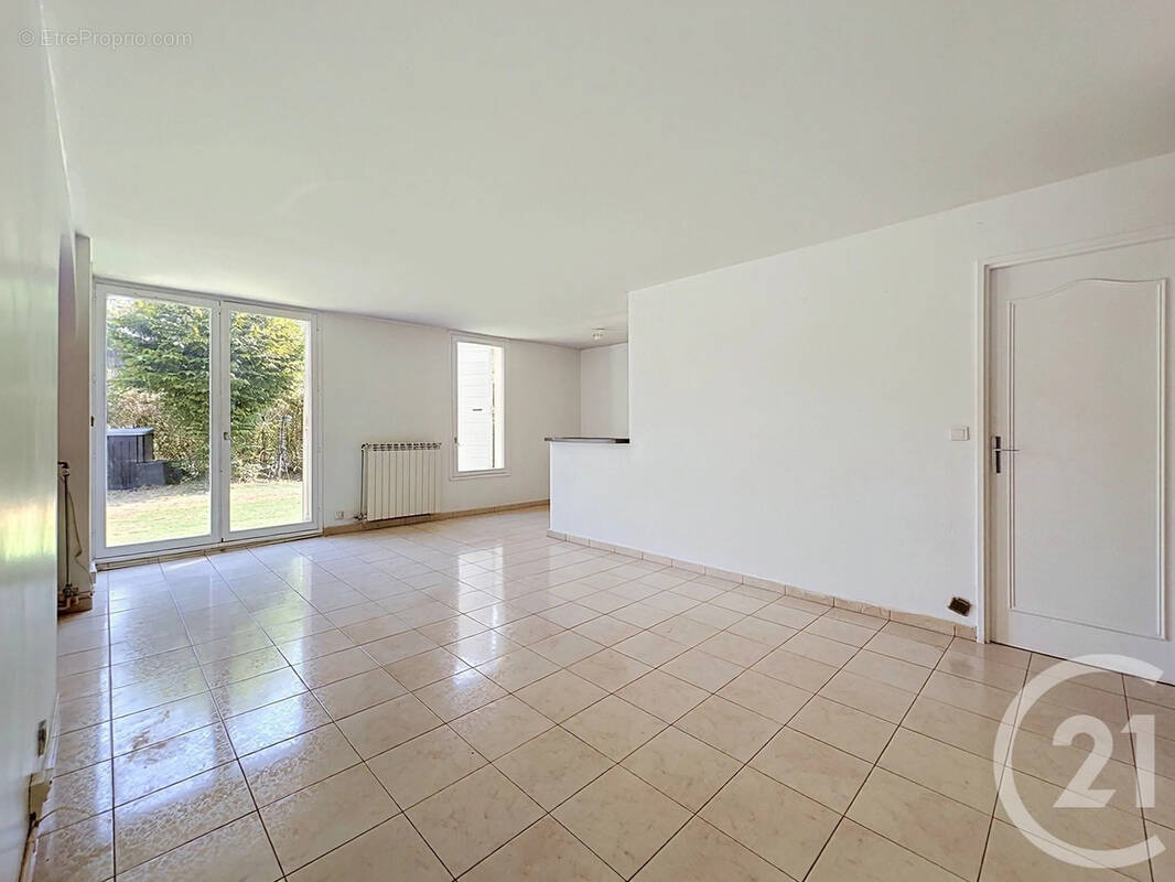Appartement 96 m² à Nandy  - photo 1