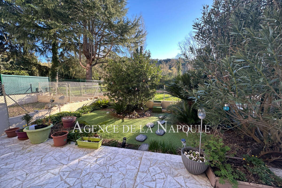 Appartement à MANDELIEU-LA-NAPOULE