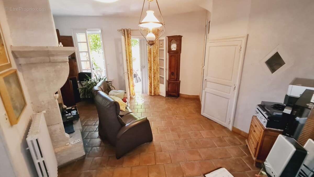Maison à LEZAN