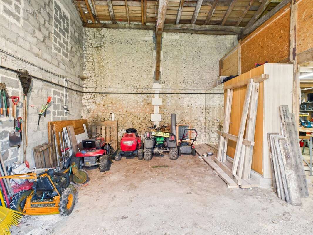 Maison à NANTEUIL-AURIAC-DE-BOURZAC