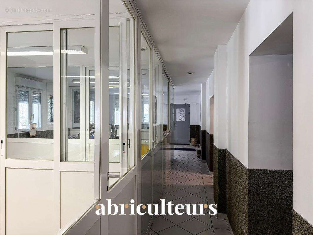 Commerce à LE MUY