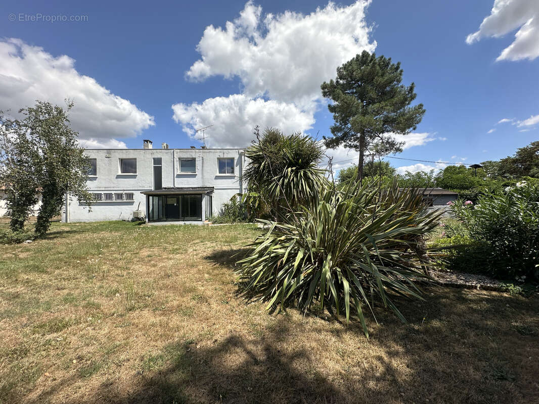 Roquefort rive gauche - maison familiale avec piscine et terrain - photo 2