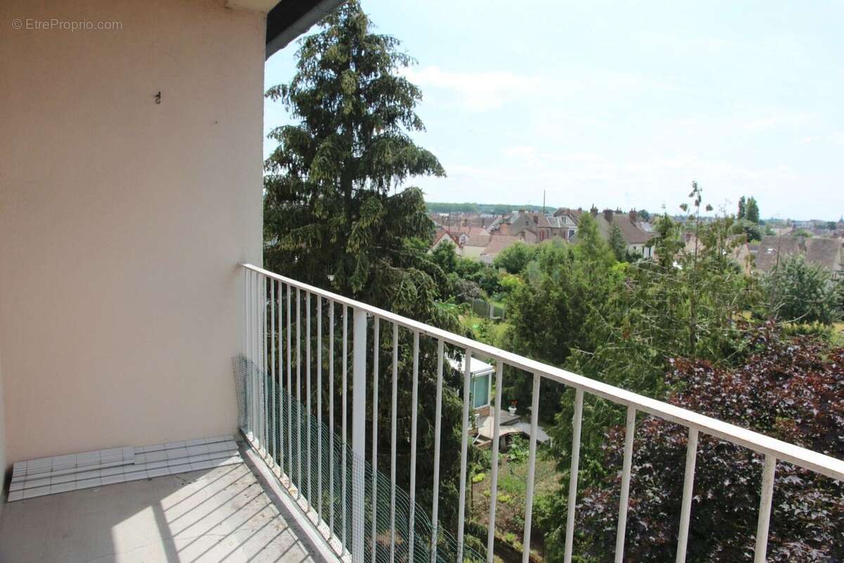 Appartement à CHALETTE-SUR-LOING