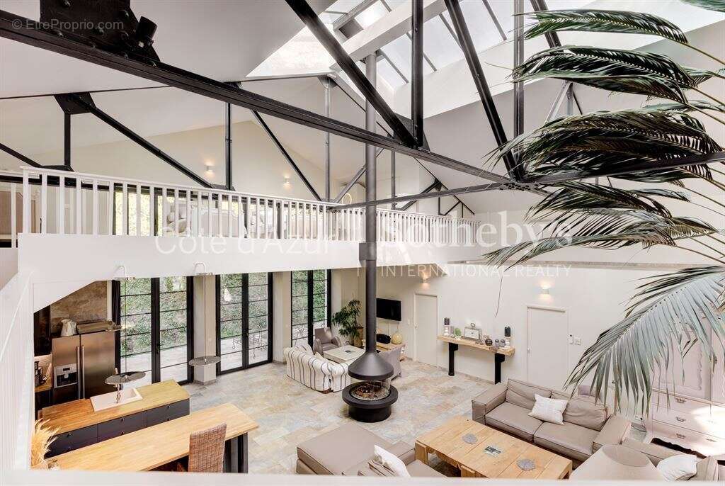 Cannes centre, villa de ville rénovée avec terrasse à proximité de la Croisette - photo 4