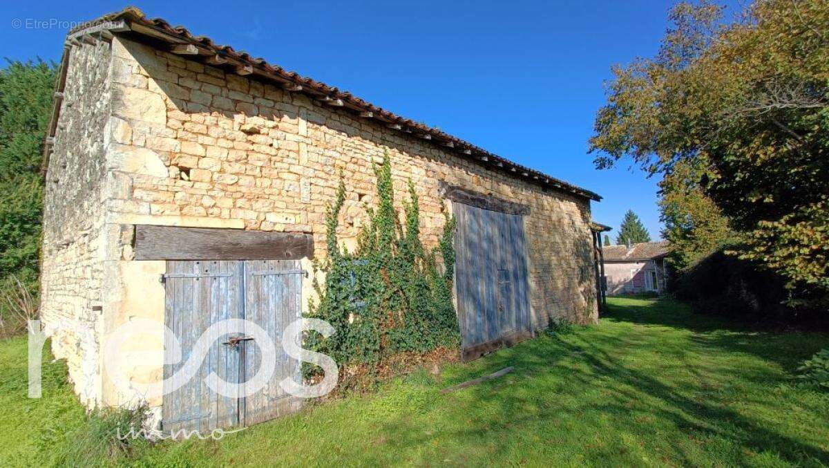 Maison à MAIRE-LEVESCAULT