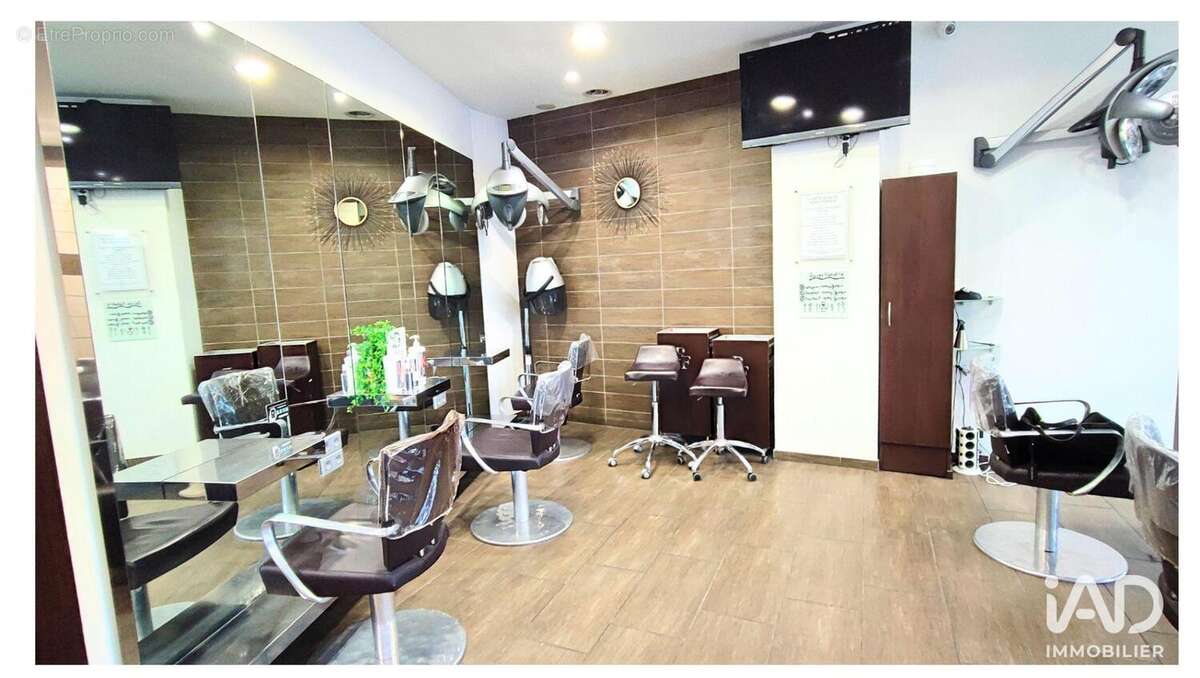 Photo 2 - Commerce à CERGY